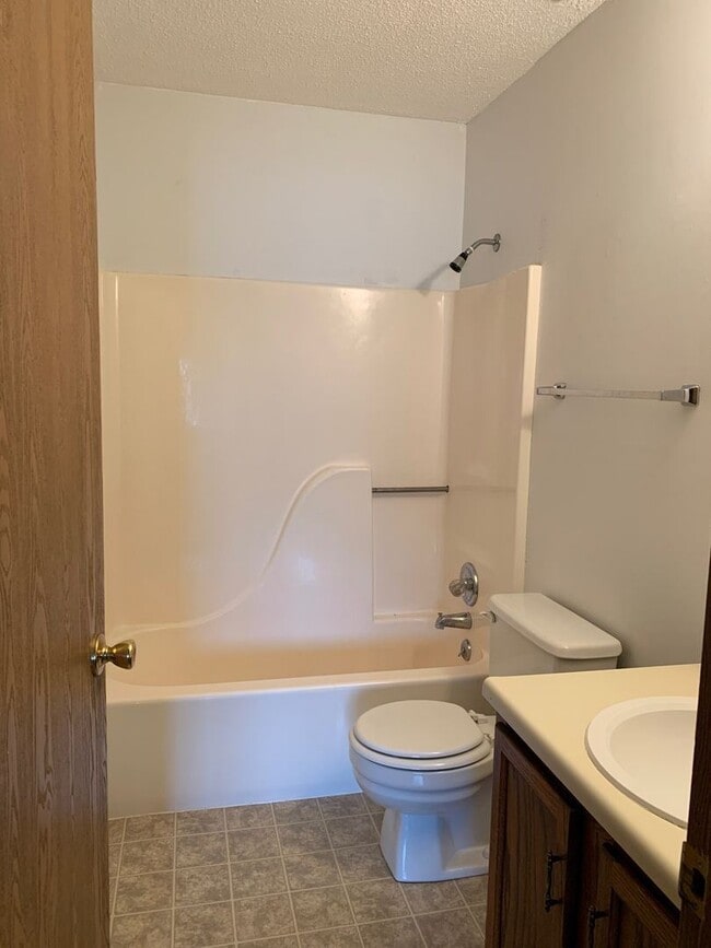 Building Photo - 2 br, 2 bath House - 16 Woodland Oaks Apt 8