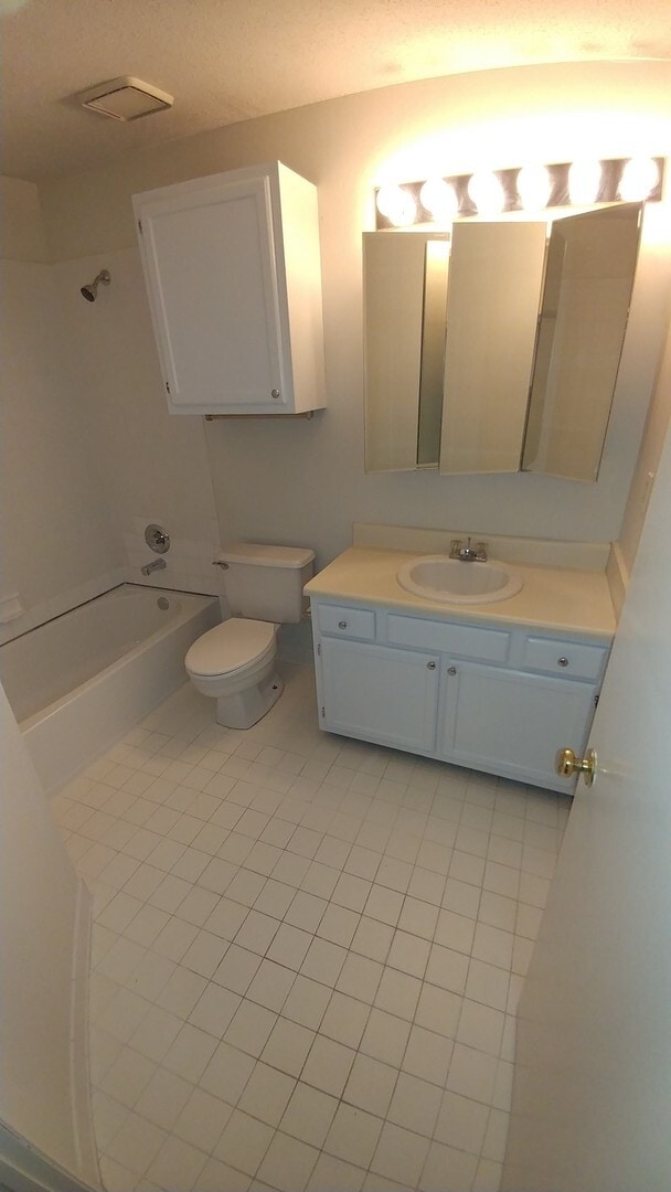 Building Photo - Nice 2 bedroom 2 bath condo - Great Location