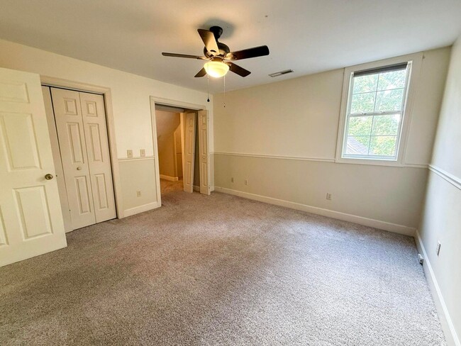 Building Photo - 205 Hidden Trace Dr