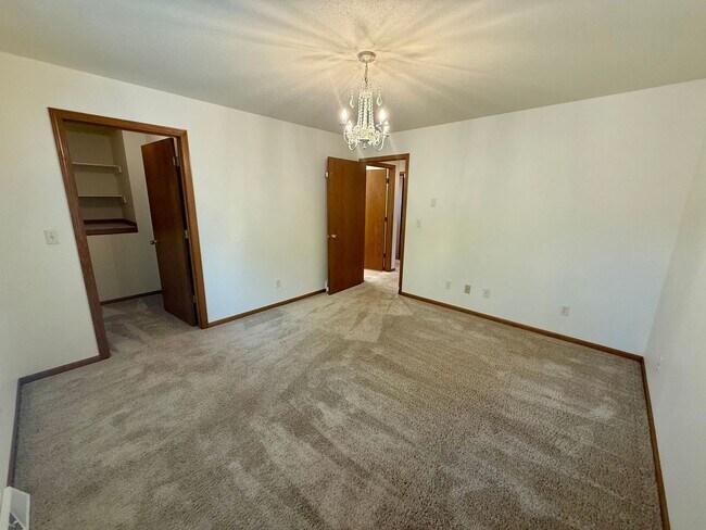 Building Photo - 149913-149913 Wineberry Ln