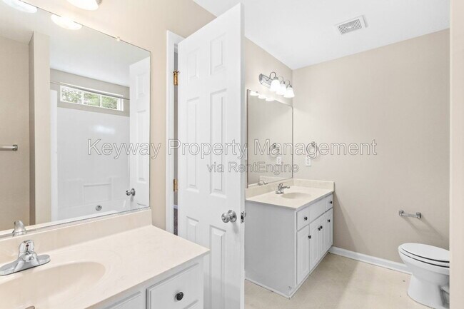 Building Photo - 1760 Tamarind Way