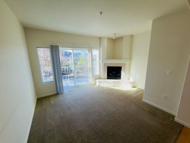 Building Photo - Pet-Friendly Townhome with Lake Views at Progress Ridge