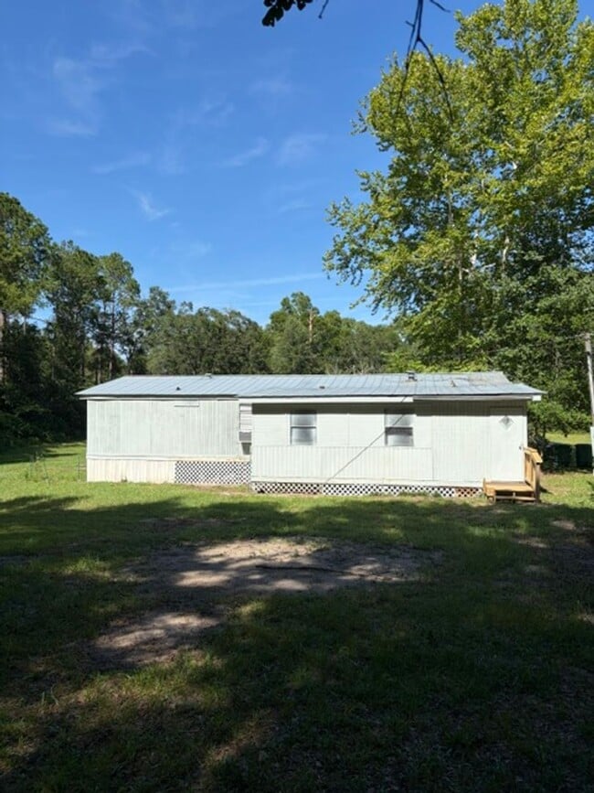 Building Photo - 3 Bedroom Home Available Now!