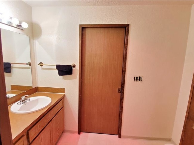 Building Photo - 146 N 144th St