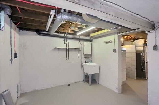 Building Photo - 740 Pershing St