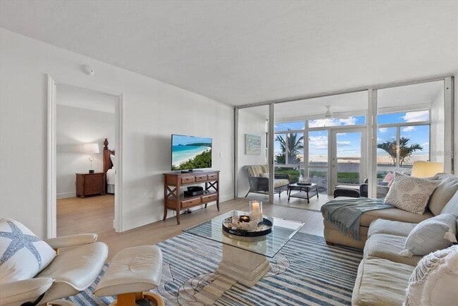 Building Photo - 255 The Esplanade N