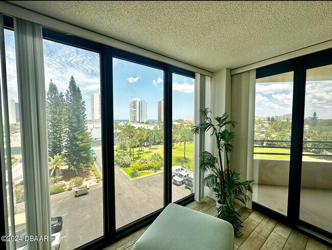 Building Photo - 1 Oceans W Blvd