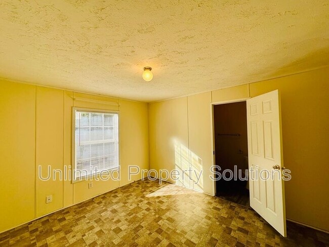 Building Photo - 9765 Old Mill Rd