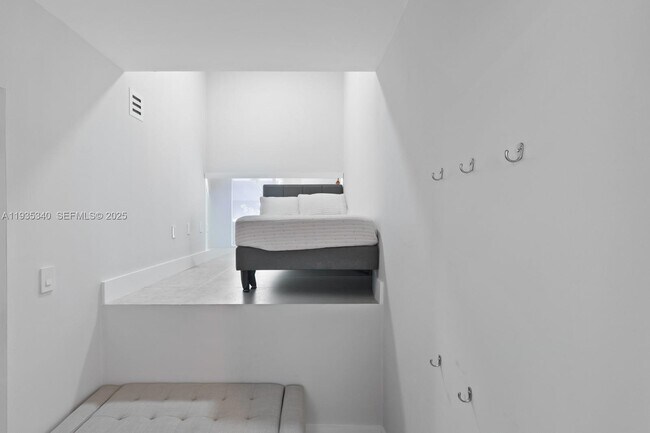 Building Photo - 141 Crandon Blvd