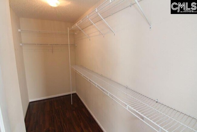 Building Photo - 5 Redbrush Ct