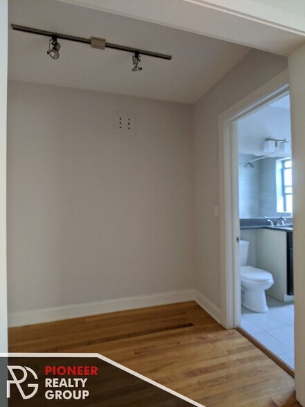 Building Photo - 2329 N Rockwell St