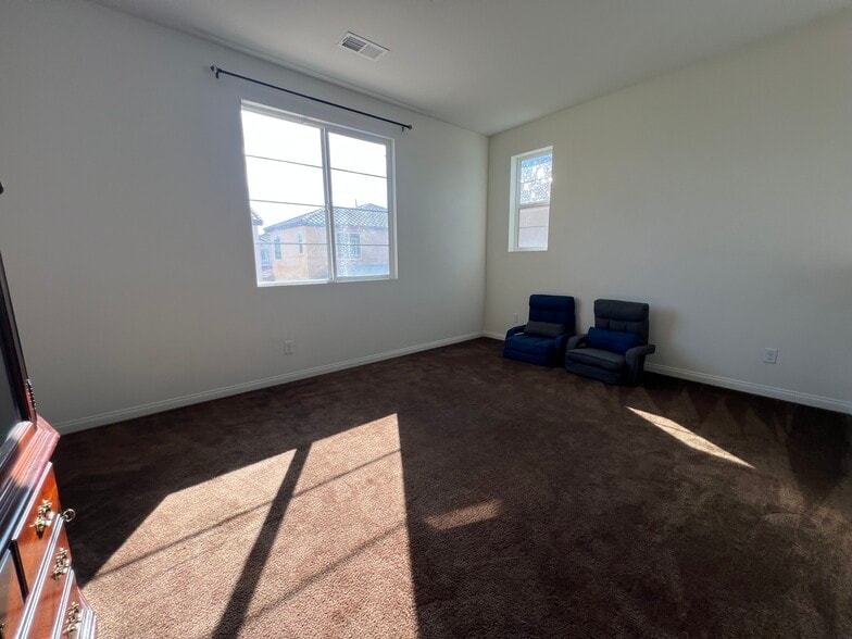 Building Photo - 1707 Frangipani Ave