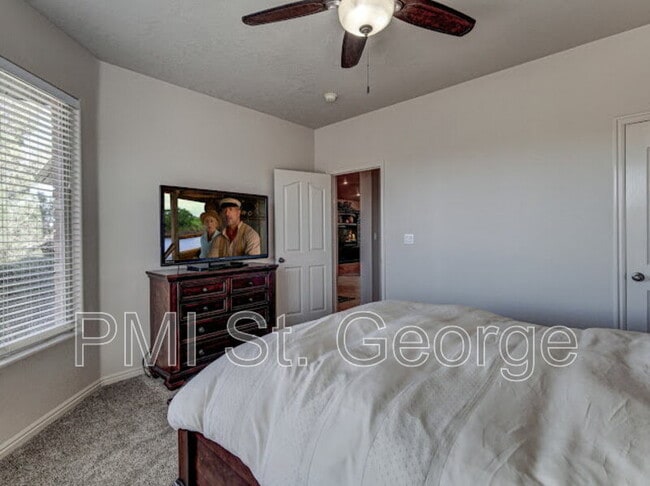 Building Photo - 621 Rolling Hills Dr