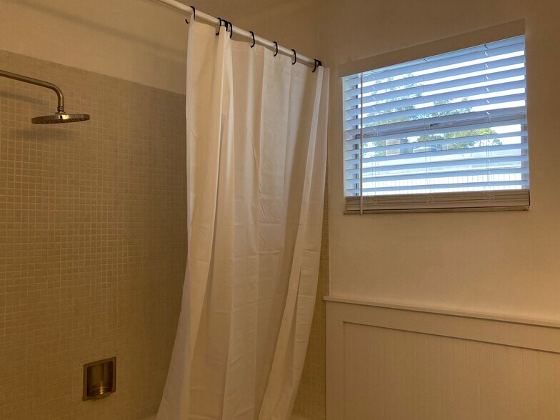 Building Photo - 705 SW 75th St