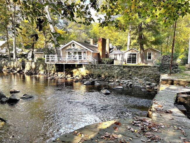 Building Photo - 83 Maltbie Ave