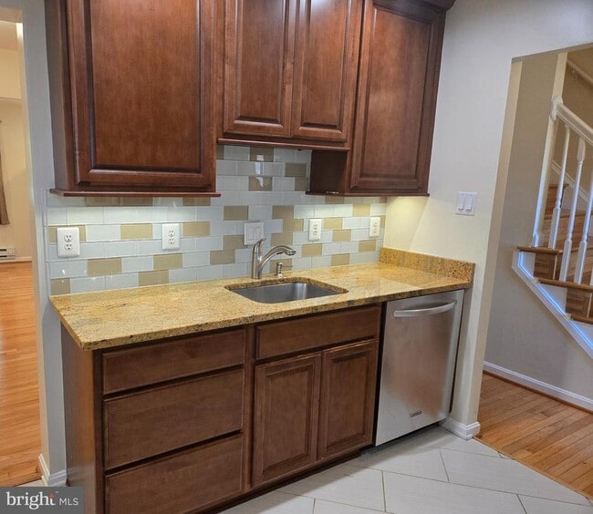 Building Photo - 319 Rock Spring Dr SW