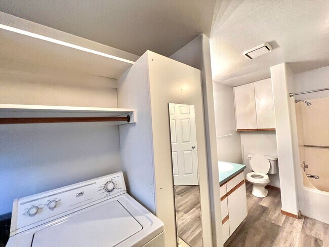 Building Photo - Cozy Grey Hawk Condo by COCC!