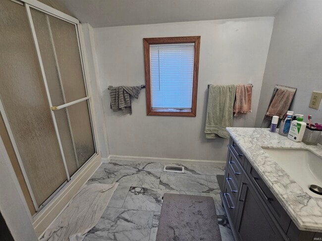 Building Photo - 405 E 15th St