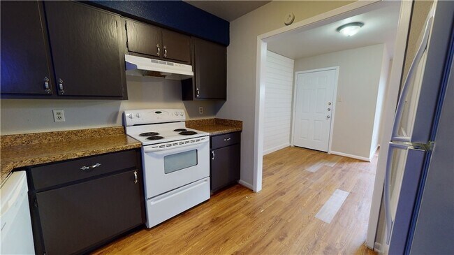 Building Photo - 2807 Longmire Dr