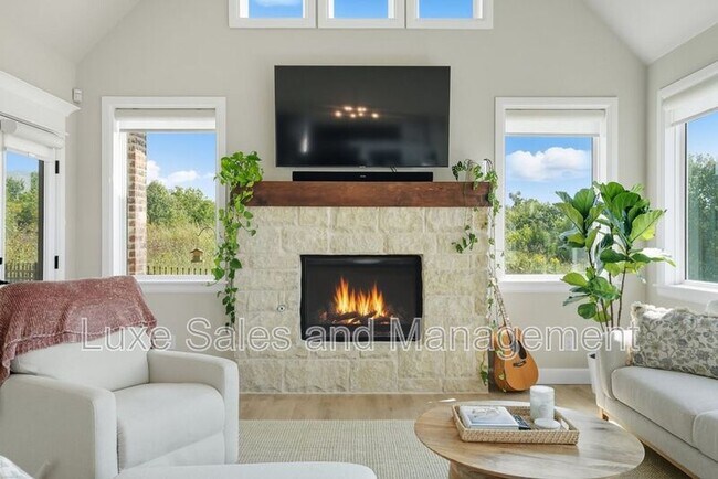 Building Photo - 4200 Abbey Pk Dr