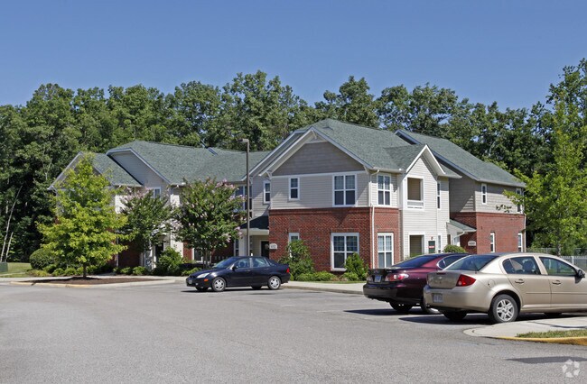 Building Photo - Grand Oaks Apartment Homes