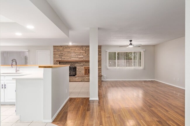 Building Photo - Beautifully updated Ranch Style Home