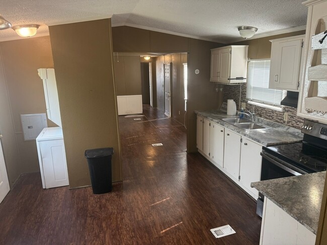 Building Photo - 428 15th St