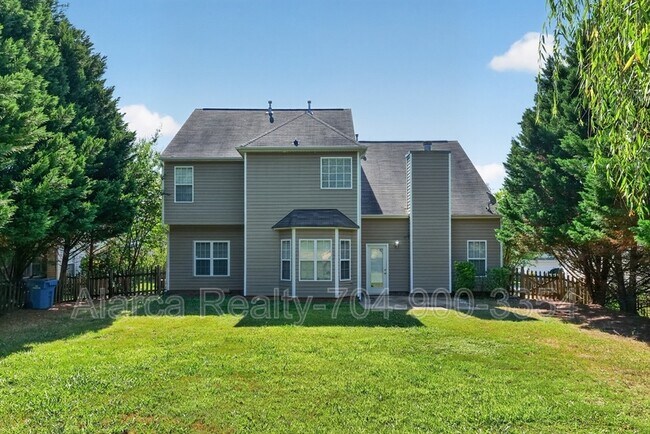Building Photo - 2041 White Cedar Ln