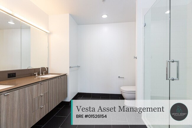 Building Photo - Designer 2-Bedroom in Iconic VIDA Residences