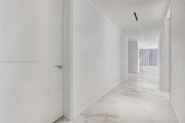Building Photo - 1000 Biscayne Blvd