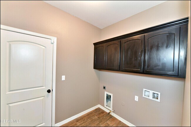 Building Photo - 3741 Loma Adriana