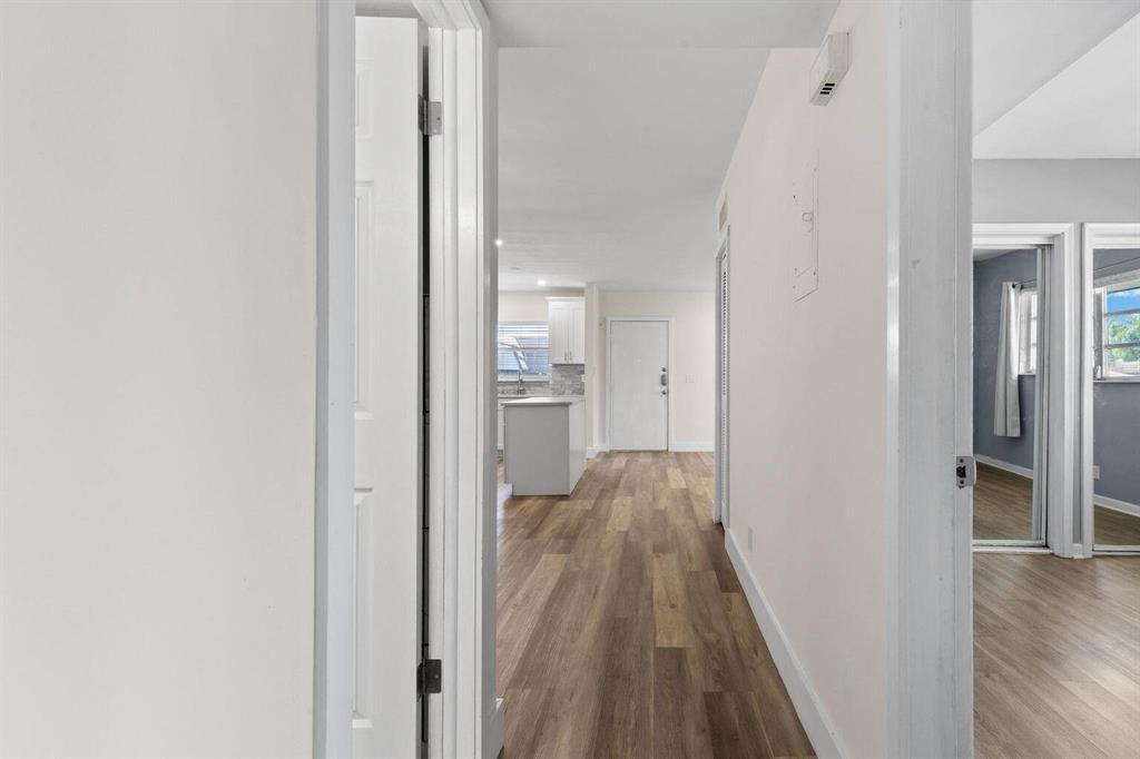 Building Photo - 8406 W Sample Rd