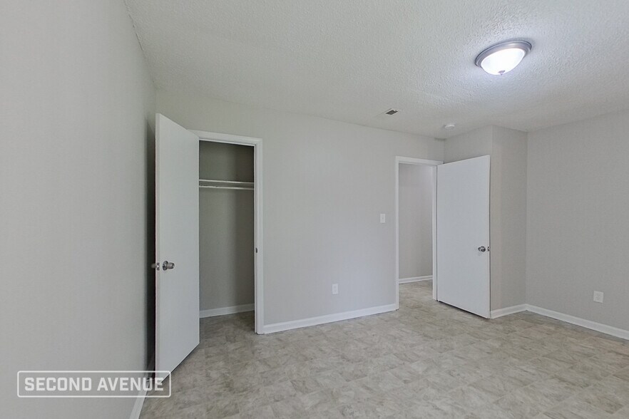 Building Photo - 1739 Huntington Dr