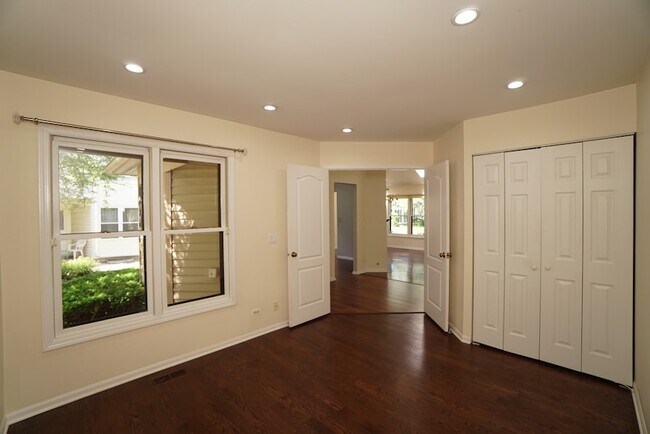 Building Photo - 229 Willow Pkwy