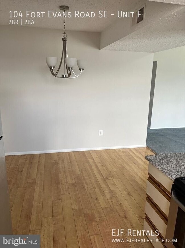 Building Photo - 104 Fort Evans Rd SE