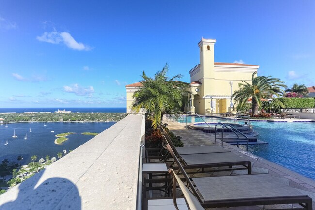 Building Photo - 701 S Olive Ave