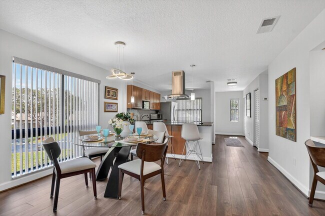 Building Photo - 21911 Cypress Dr