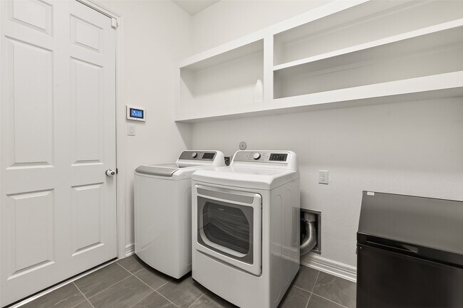 Building Photo - 4018 Martin Ridge Dr