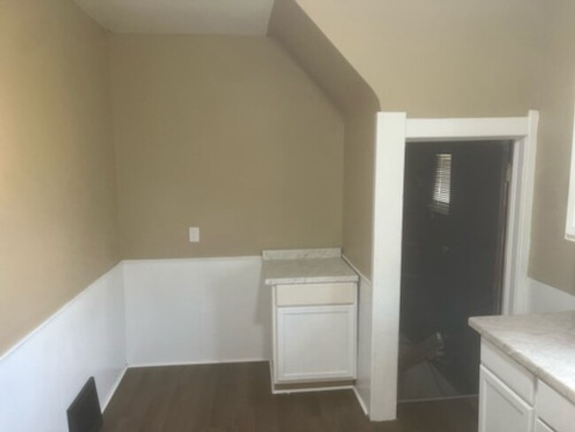 Building Photo - Fully Renovated 3 Bedroom 1 Bath