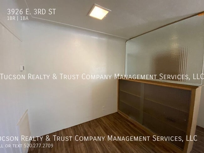 Building Photo - 3926 E 3rd St