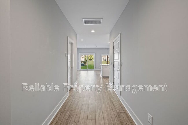 Building Photo - 14 Slater Dr