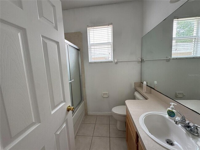 Building Photo - 139 Chaucer Ave