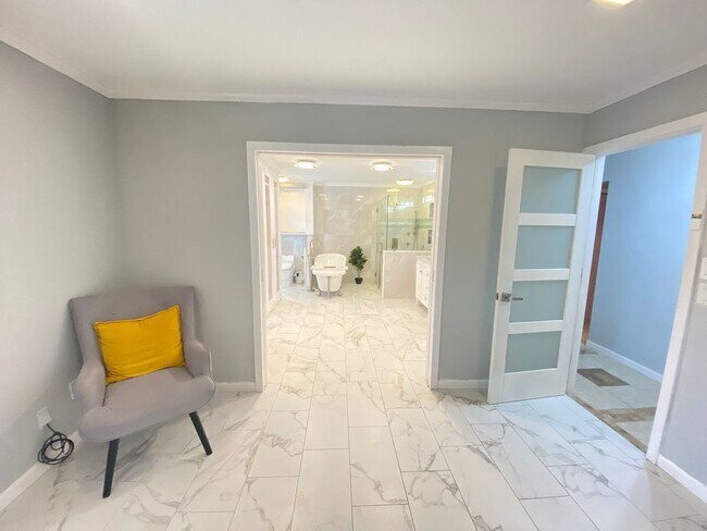 Building Photo - 4955 Southfork Ranch Dr