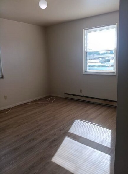 Building Photo - 675 Portis St