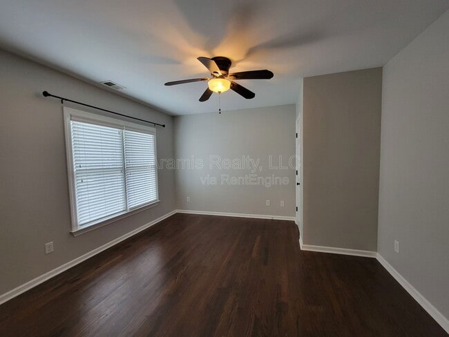 Building Photo - 3239 Osborne Rd NE