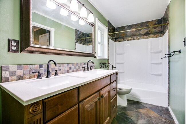 Building Photo - 2713 Canyon Creek Dr