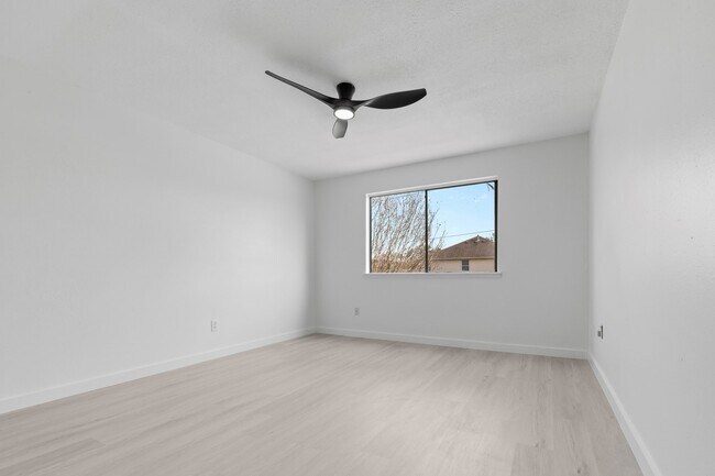 Building Photo - 6646 Montauk Dr