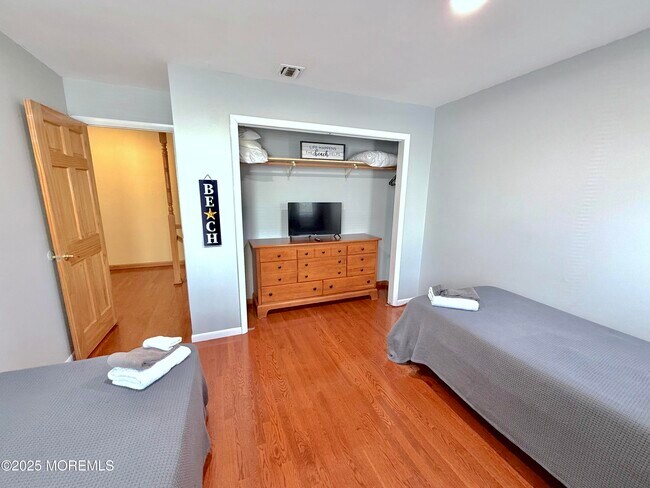 Building Photo - 106 Trinidad Ave