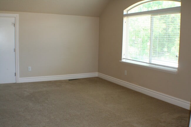 Building Photo - Beautiful Orem home for rent!