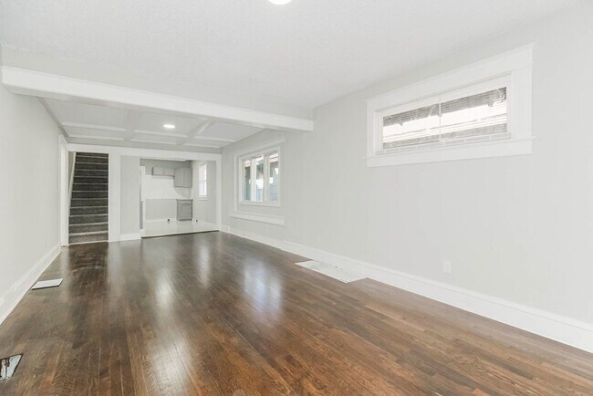 Building Photo - Spacious 5-Bedroom Home with 2 Full Bathro...